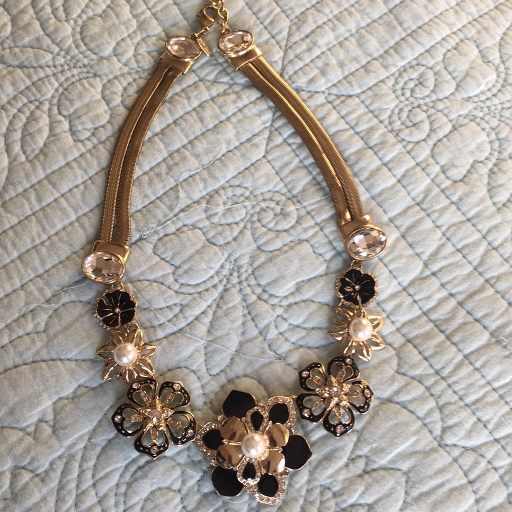 Necklace White House black market